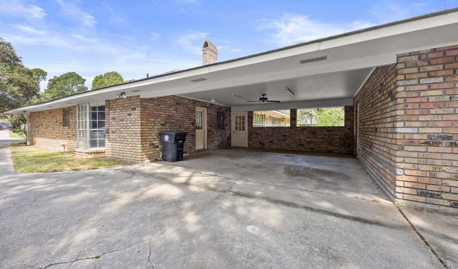 1369 Crescent Dr, Baton Rouge, LA 70806 - 4 Beds, 3 Bath