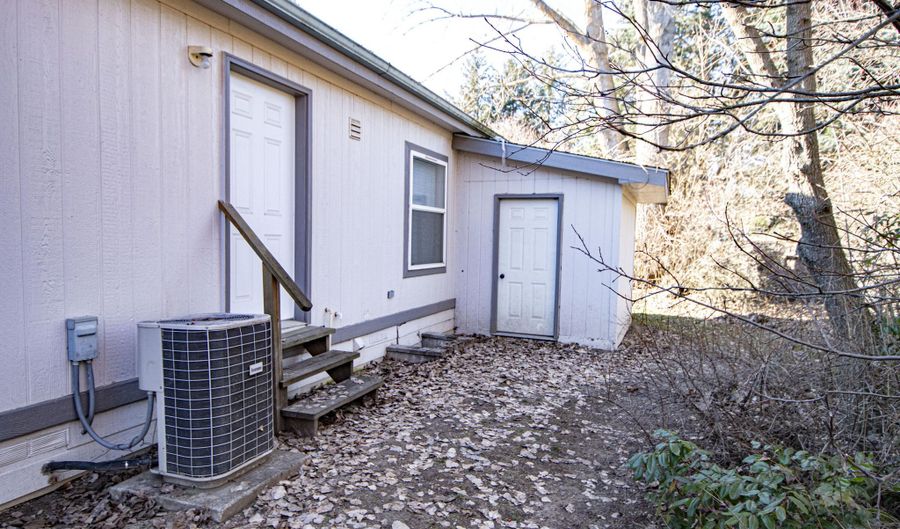 6885 Bauman St, Bonners Ferry, ID 83805 - 4 Beds, 2 Bath
