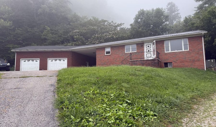 1044 Kentucky 1426, Banner, KY 41603 - 3 Beds, 2 Bath