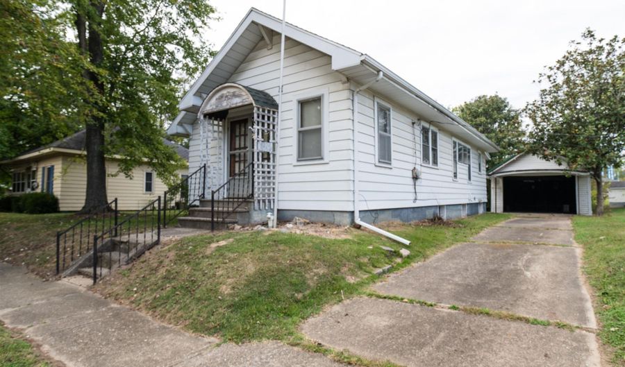 316 W 8Th St, Bicknell, IN 47512 - 2 Beds, 2 Bath