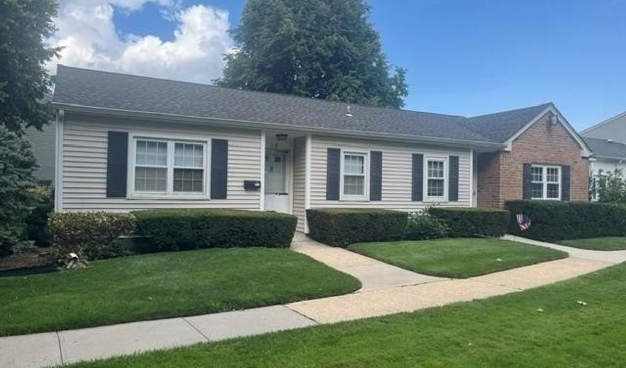117 Harbor S, Amityville, NY 11701 - 2 Beds, 2 Bath