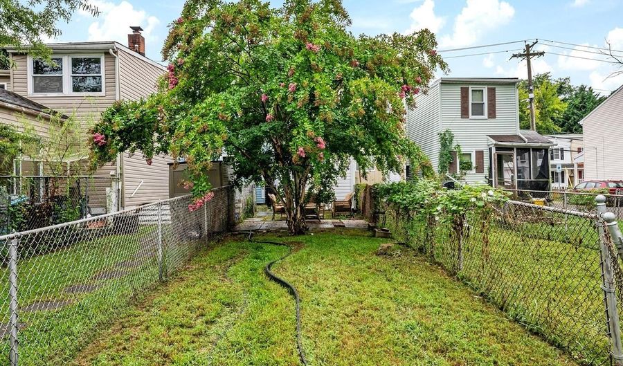 198 Clay St, Annapolis, MD 21401 - 2 Beds, 2 Bath