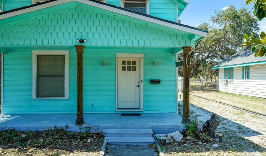 936 S Houston St, Aransas Pass, TX 78336 - 3 Beds, 2 Bath