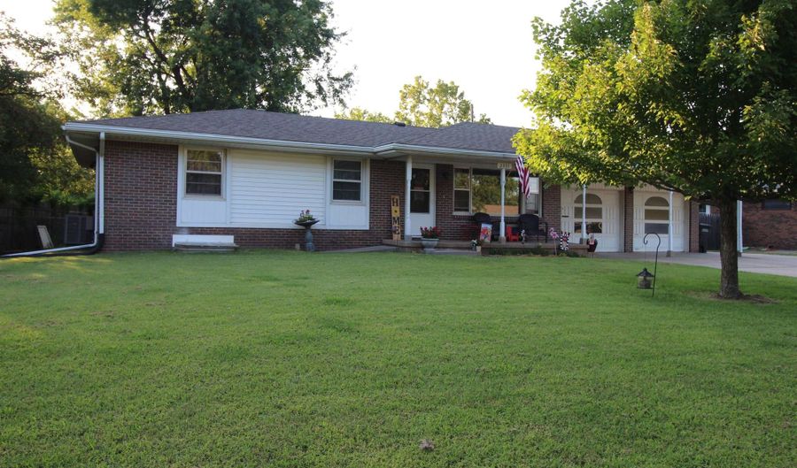 2331 Leigh St, Augusta, KS 67010 - 4 Beds, 3 Bath
