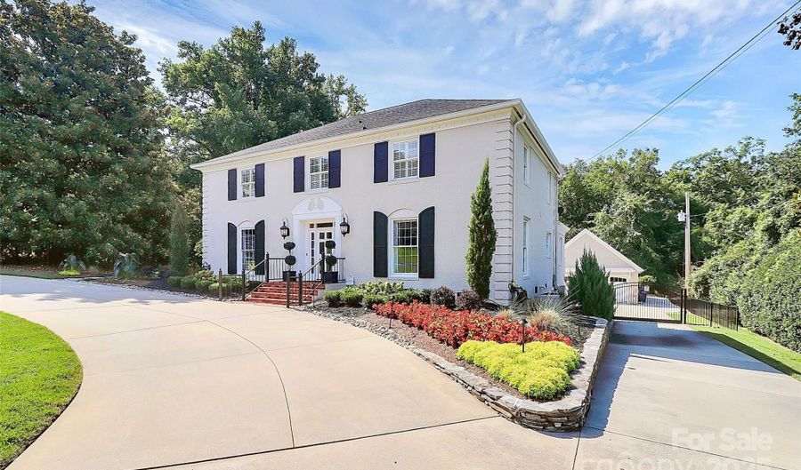 906 Colonial Dr, Albemarle, NC 28001 - 4 Beds, 4 Bath