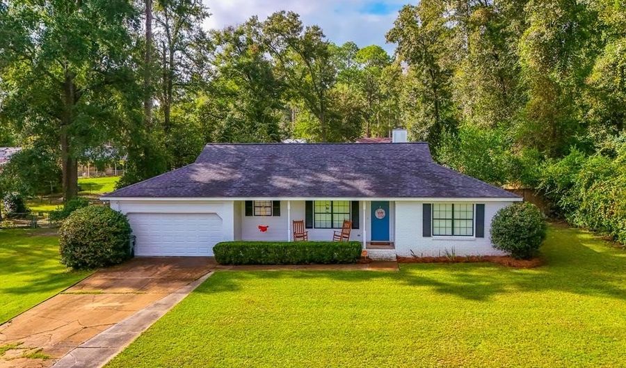 1606 Hemlock St, Bainbridge, GA 39817 - 3 Beds, 2 Bath