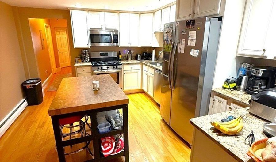 160 L St 1, Boston, MA 02127 - 3 Beds, 2 Bath