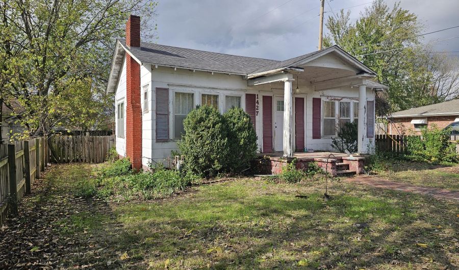 1427 Chouteau Ave, Baxter Springs, KS 66713 - 2 Beds, 1 Bath