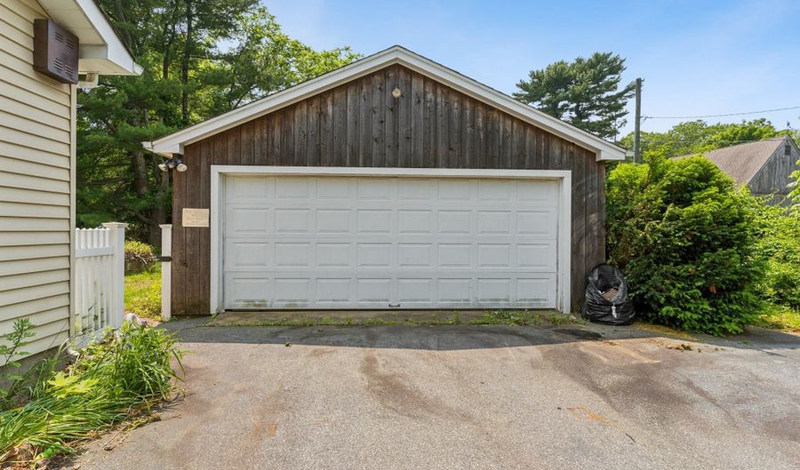 44 Nod Rd, Clinton, CT 06413 - 2 Beds, 1 Bath