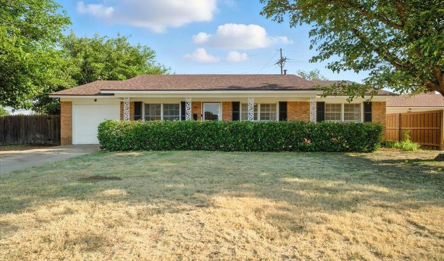 5440 47th St, Lubbock, TX 79414 - 3 Beds, 2 Bath