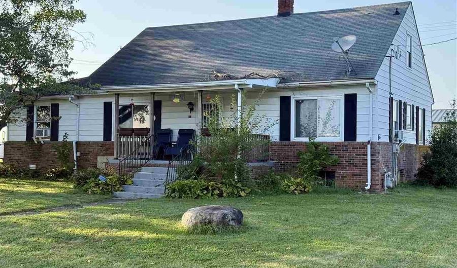 413 W Main St, Bainbridge, IN 46105 - 2 Beds, 2 Bath