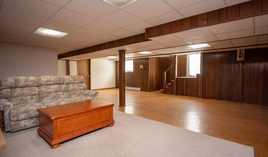 4305 ELMWOOD Rd, Beltsville, MD 20705 - 5 Beds, 3 Bath