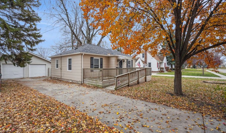 515 SW Southlawn Dr, Ankeny, IA 50023 - 2 Beds, 1 Bath