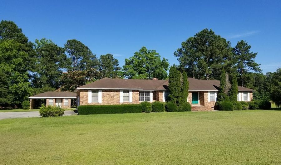 2023 Camden Rd, Holly Hill, SC 29059 - 3 Beds, 3 Bath