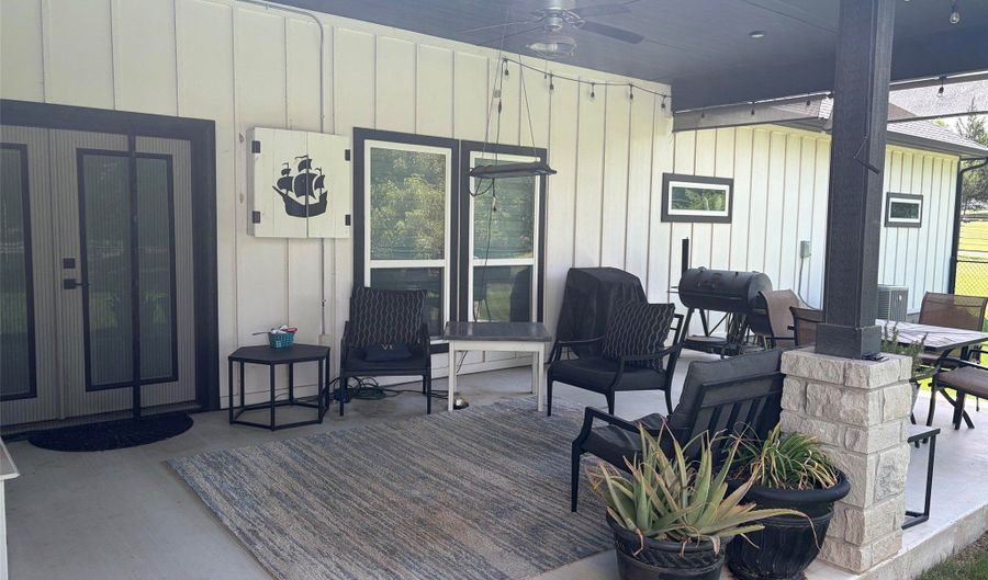 410 S Wickham St, Alvord, TX 76225 - 3 Beds, 2 Bath
