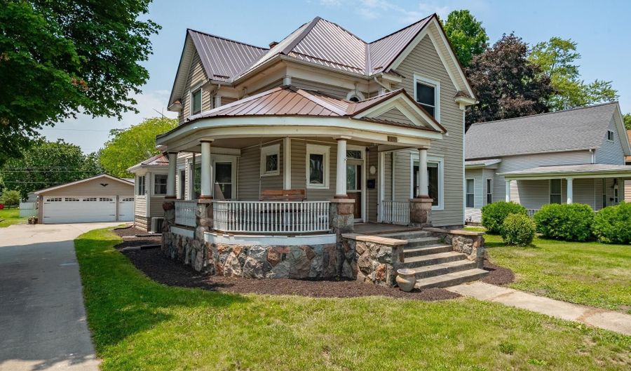 220 N Michigan St, Argos, IN 46501 - 3 Beds, 2 Bath