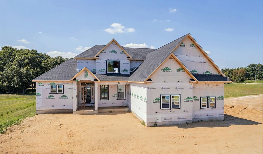 4823 Thompson Heights Dr, Adrian, MI 49221 - 4 Beds, 4 Bath