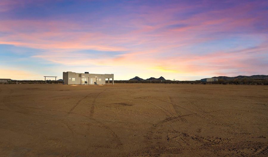 49102 N 530TH Ave, Aguila, AZ 85320 - 2 Beds, 2 Bath
