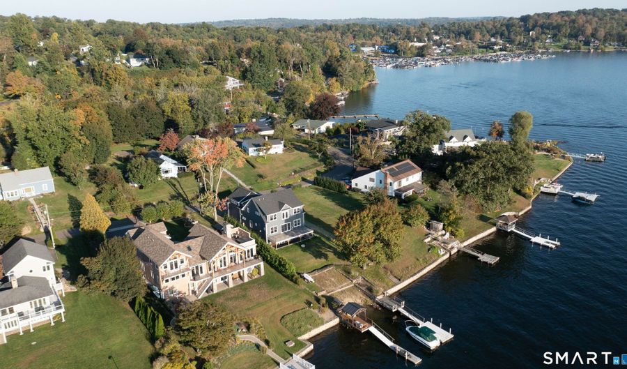 21 Lakeview Rd, Brookfield, CT 06804 - 2 Beds, 4 Bath