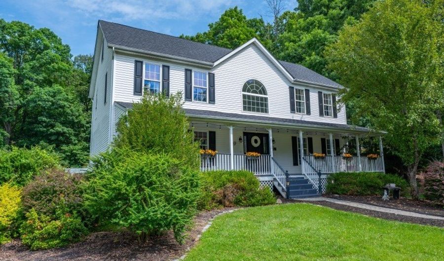 15 Tanglewood Dr, Andover, NJ 07848 - 3 Beds, 3 Bath