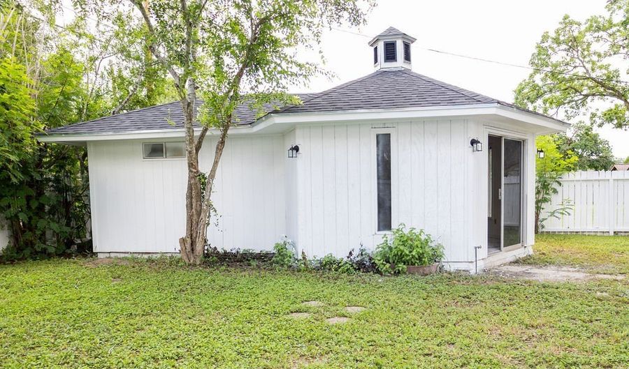 1101 Lillian St, Alice, TX 78332 - 4 Beds, 3 Bath