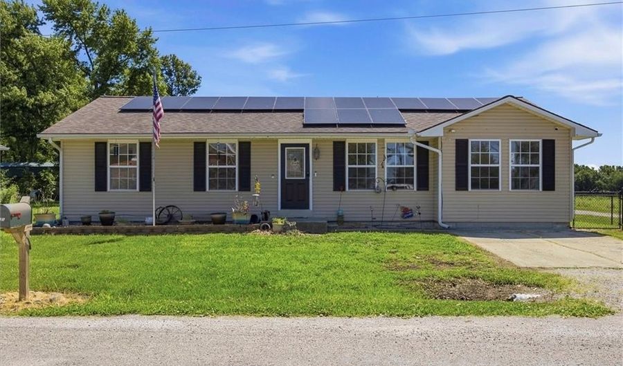 115 S Mulberry St, Adrian, MO 64720 - 3 Beds, 2 Bath