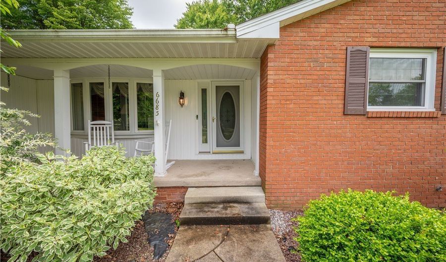 6685 Elwood St, Austintown, OH 44515 - 3 Beds, 2 Bath