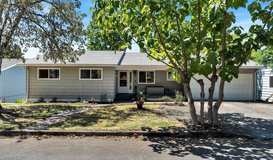 17415 SE COLINA VISTA Ave, Milwaukie, OR 97267 - 5 Beds, 3 Bath