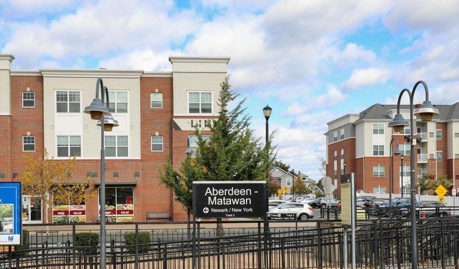 7 Lucia Ct, Aberdeen, NJ 07747 - 2 Beds, 2 Bath