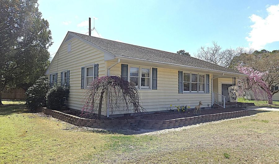 116 BROAD CREEK Rd, Laurel, DE 19956 - 2 Beds, 1 Bath