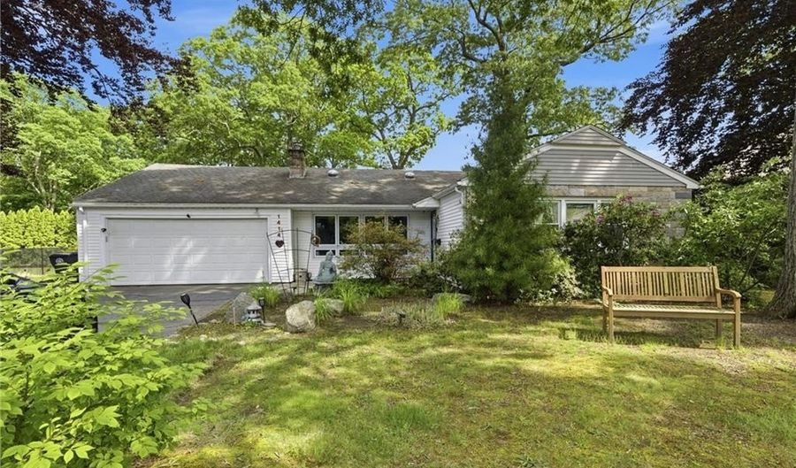 1414 New London Ave, Cranston, RI 02920 - 3 Beds, 2 Bath
