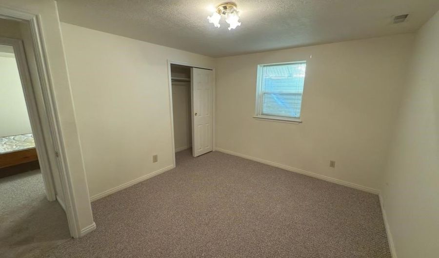 5967 Noah St, Chubbuck, ID 83202 - 6 Beds, 3 Bath