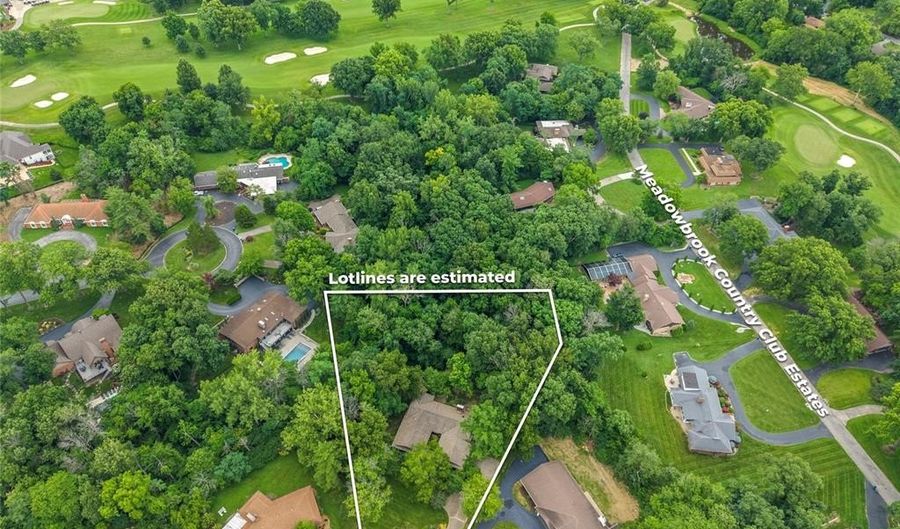 16 Meadowbrook Country Club Est, Ballwin, MO 63011 - 6 Beds, 4 Bath