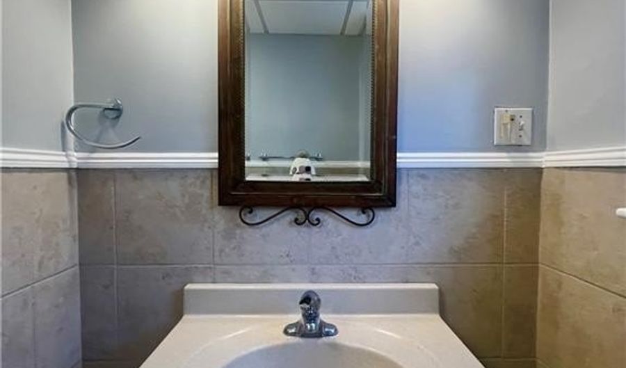 9 Sherman St 1L, Newport, RI 02840 - 1 Beds, 1 Bath