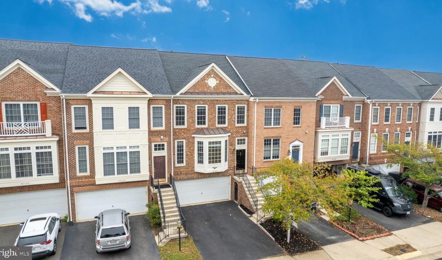 42104 FREMONT PRESERVE Sq, Aldie, VA 20105 - 3 Beds, 4 Bath