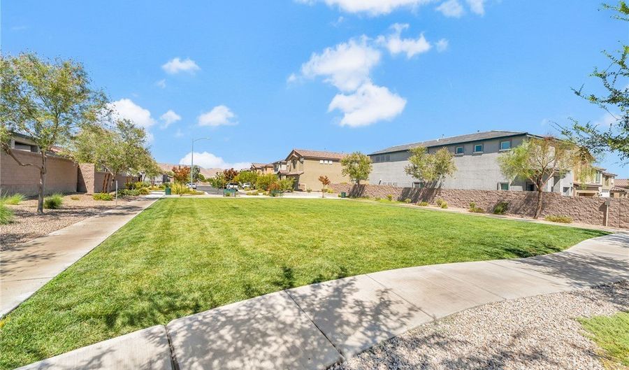 472 Silverweed Ave, Henderson, NV 89044 - 4 Beds, 3 Bath
