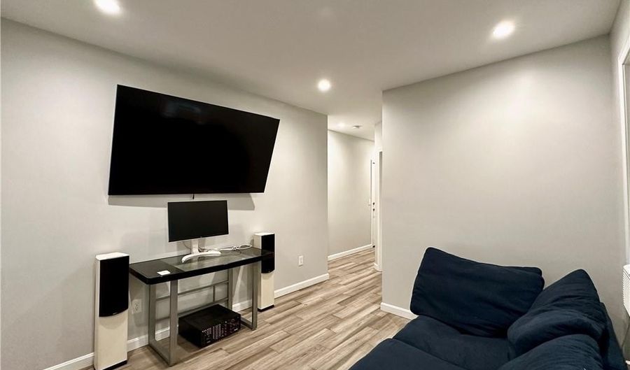 29 Ann St 1, Newport, RI 02840 - 2 Beds, 1 Bath