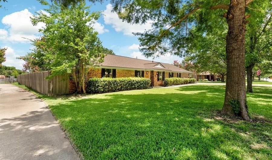 116 Larry Dr, Heath, TX 75032 - 3 Beds, 2 Bath