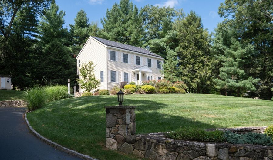 2 A Aspen Way, Danbury, CT 06811 - 4 Beds, 3 Bath