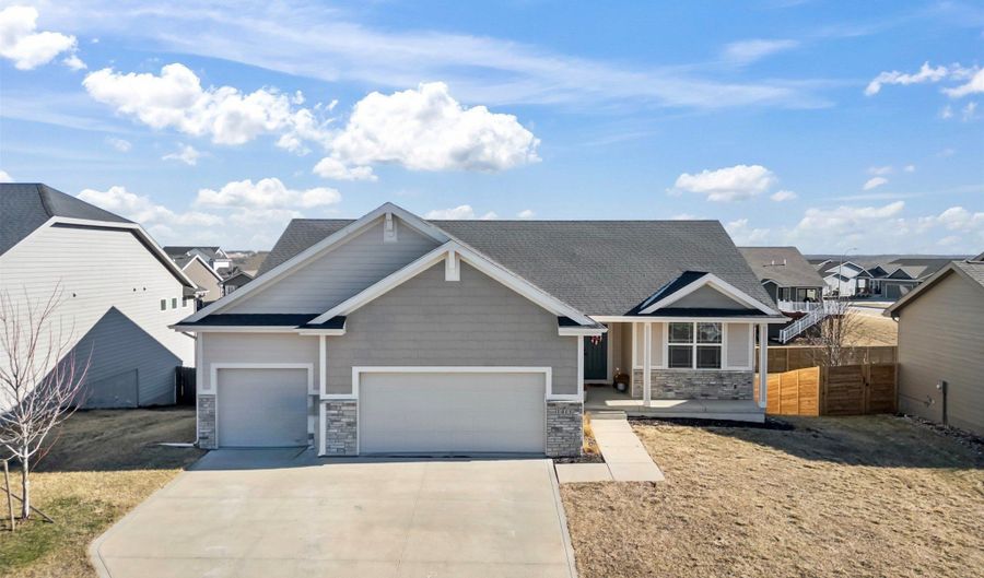 1411 S 7th St, Adel, IA 50003 - 4 Beds, 3 Bath