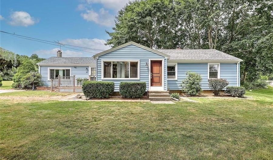 61 Reservoir Ave, Johnston, RI 02919 - 3 Beds, 2 Bath