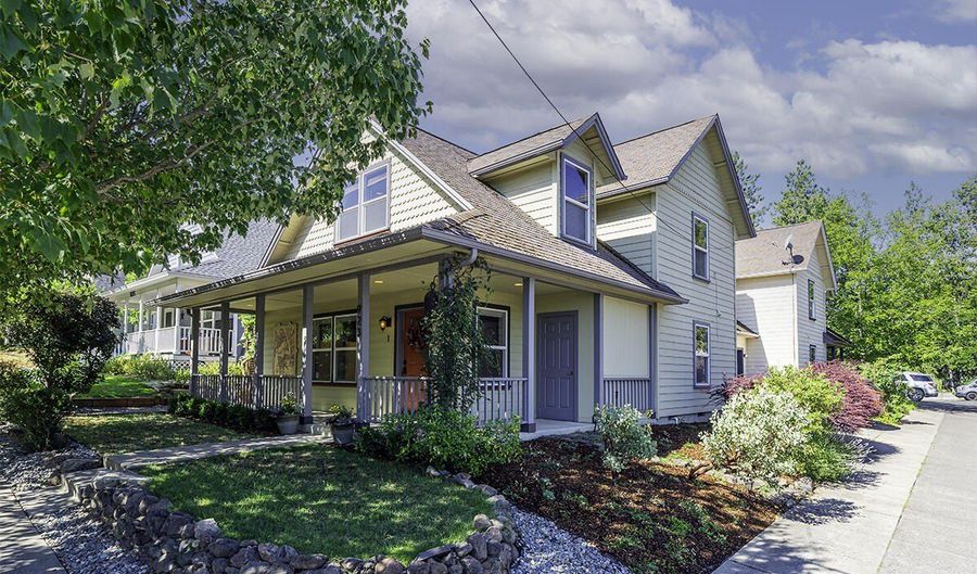 923 Bellview Ave 1, Ashland, OR 97520 - 4 Beds, 2 Bath