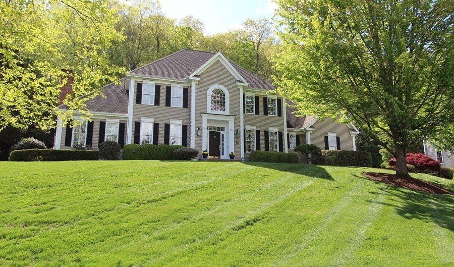 19 Devonshire Ct, Avon, CT 06001 - 4 Beds, 4 Bath