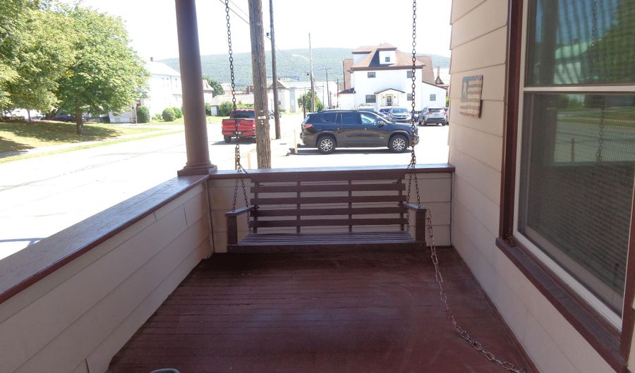711 N 4th St, Altoona, PA 16601 - 3 Beds, 1 Bath