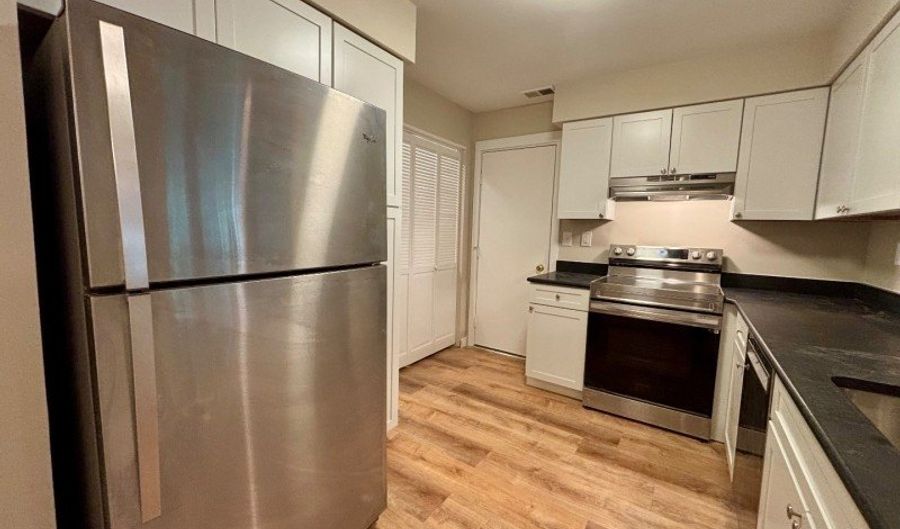 42 Stevens Ct, Bedminster, NJ 07921 - 2 Beds, 1 Bath