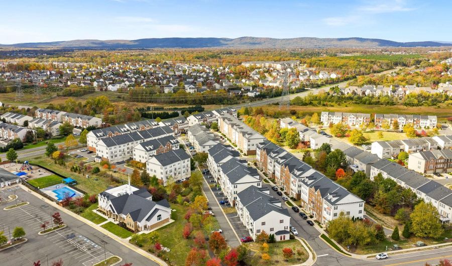 41848 INSPIRATION Ter, Aldie, VA 20105 - 3 Beds, 3 Bath