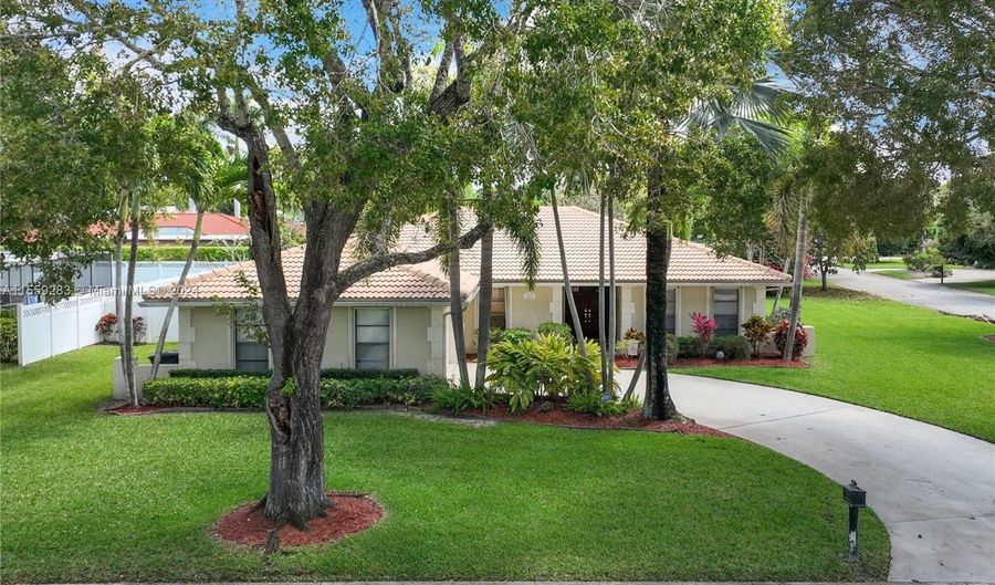 213 NW 92nd Ter, Coral Springs, FL 33071 - 4 Beds, 2 Bath