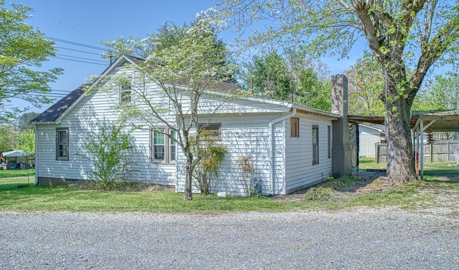 520 Buffalo Valley Rd, Baxter, TN 38544 - 3 Beds, 2 Bath