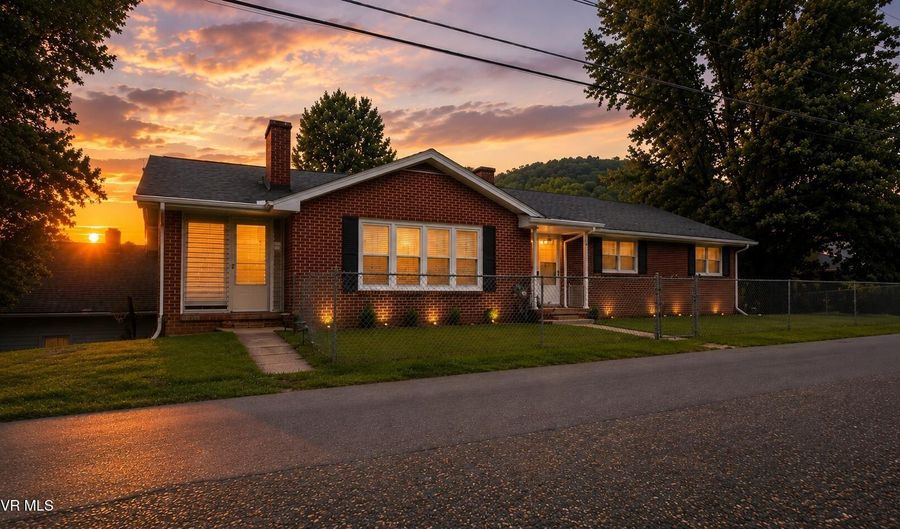 201 Brown St, Appalachia, VA 24216 - 4 Beds, 2 Bath