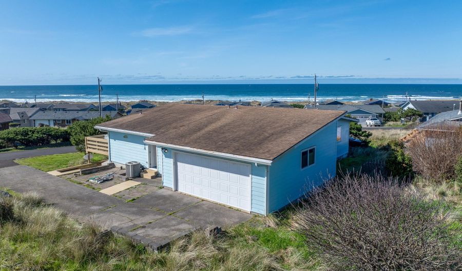 1918 NW Caravel, Waldport, OR 97394 - 3 Beds, 3 Bath